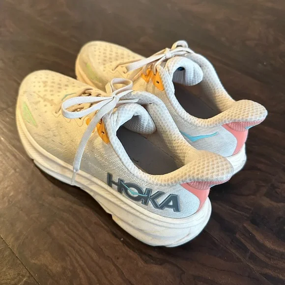 HOKA Clifton 9 - Size 9.5 - Picture 1 of 4